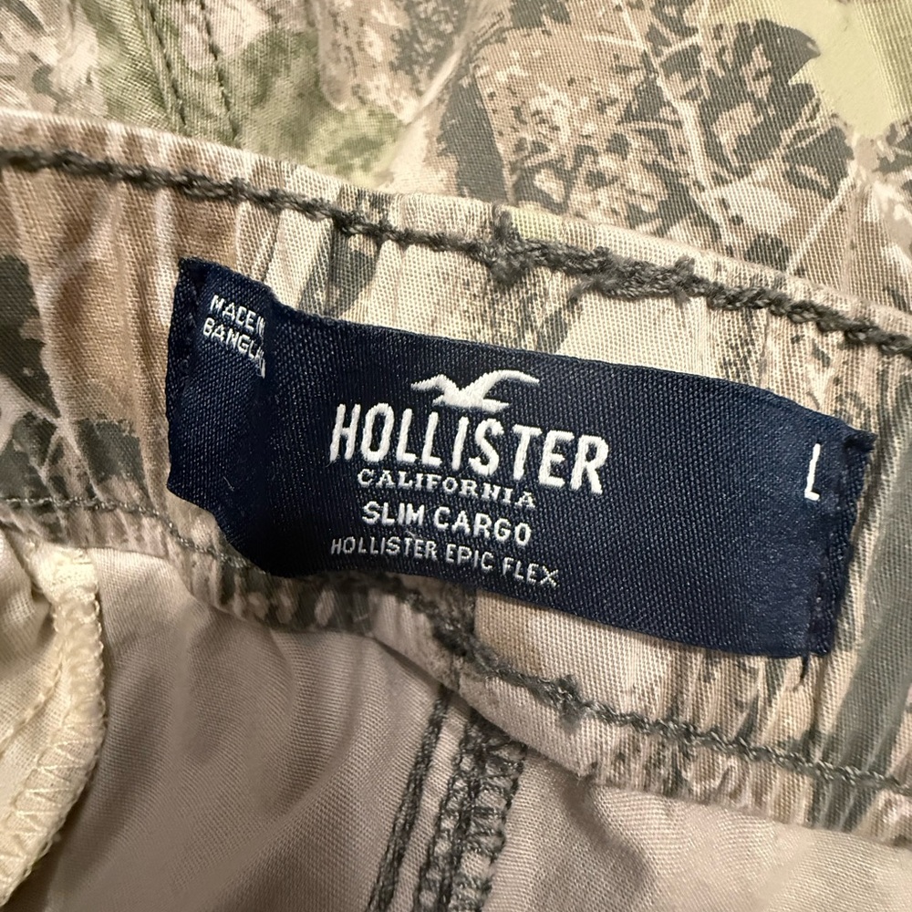 Hollister Men's Forest Camo Cargo Pants